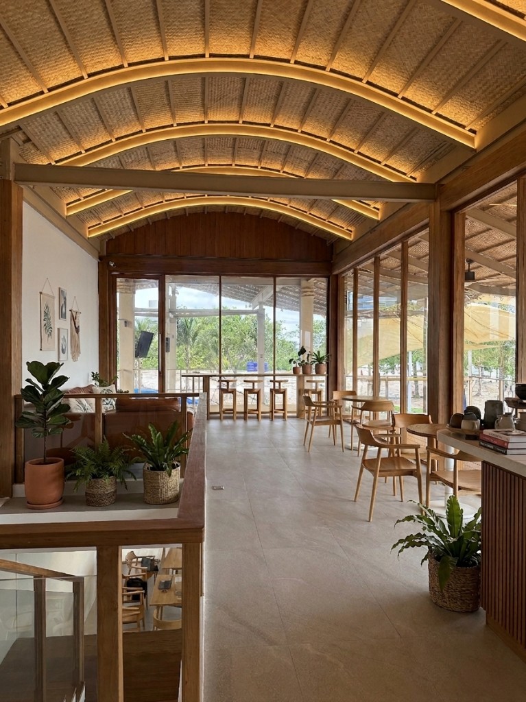 Love Pier Beach Cafe interior